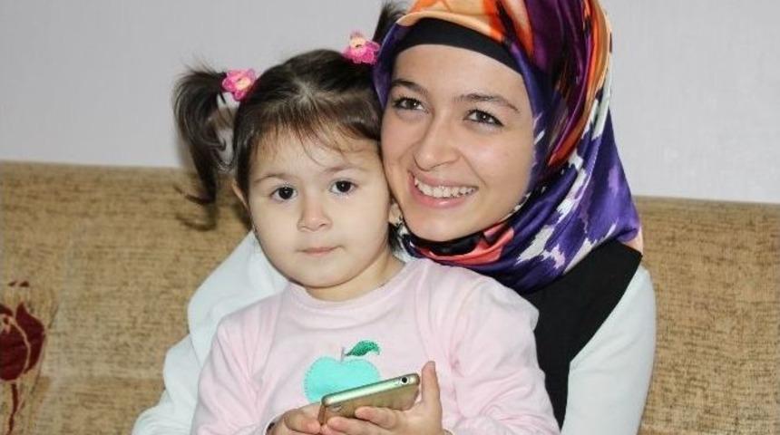 Kardeşinin Hastalığı Onu T&uuml;rkiye&rsquo;nin En Gen&ccedil; Yazarlarından Biri Yaptı