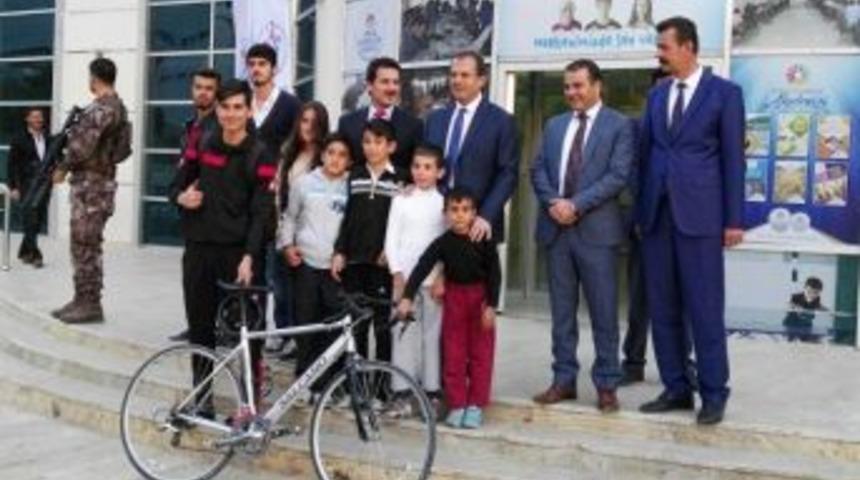 Vali Taşyapan Erciş&rsquo;te