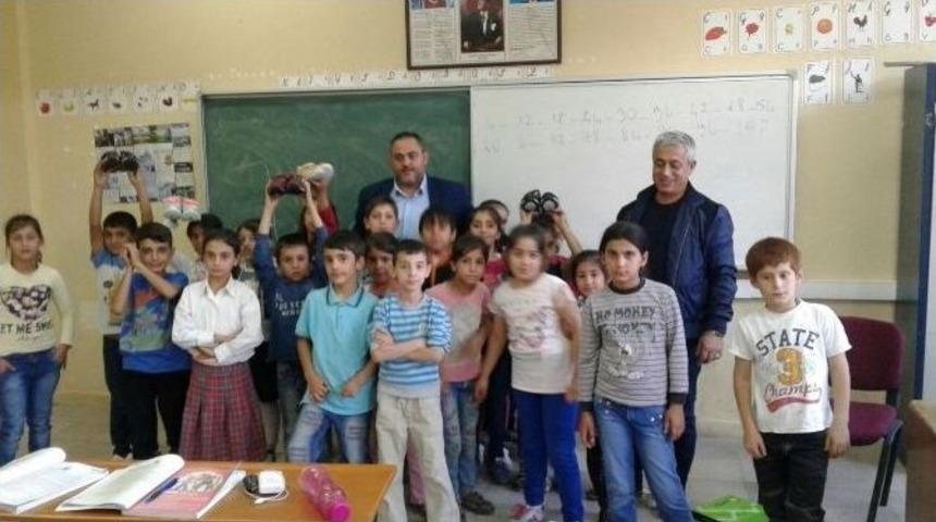 Fakir &Ouml;ğrencilere Kış &Ouml;ncesinde Ayakkabı Yardım