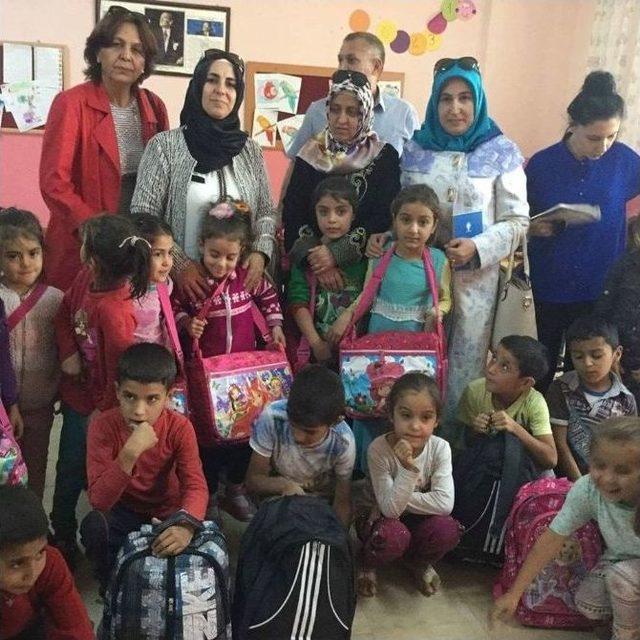 Ak Partili Kadınlardan &Ouml;ğrencilere Kırtasiye Yardımı 1