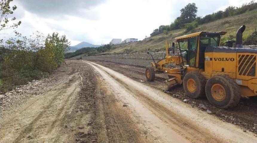 Başiskele&rsquo;de Yeni Ve G&uuml;venli Yollar İnşa Ediliyor