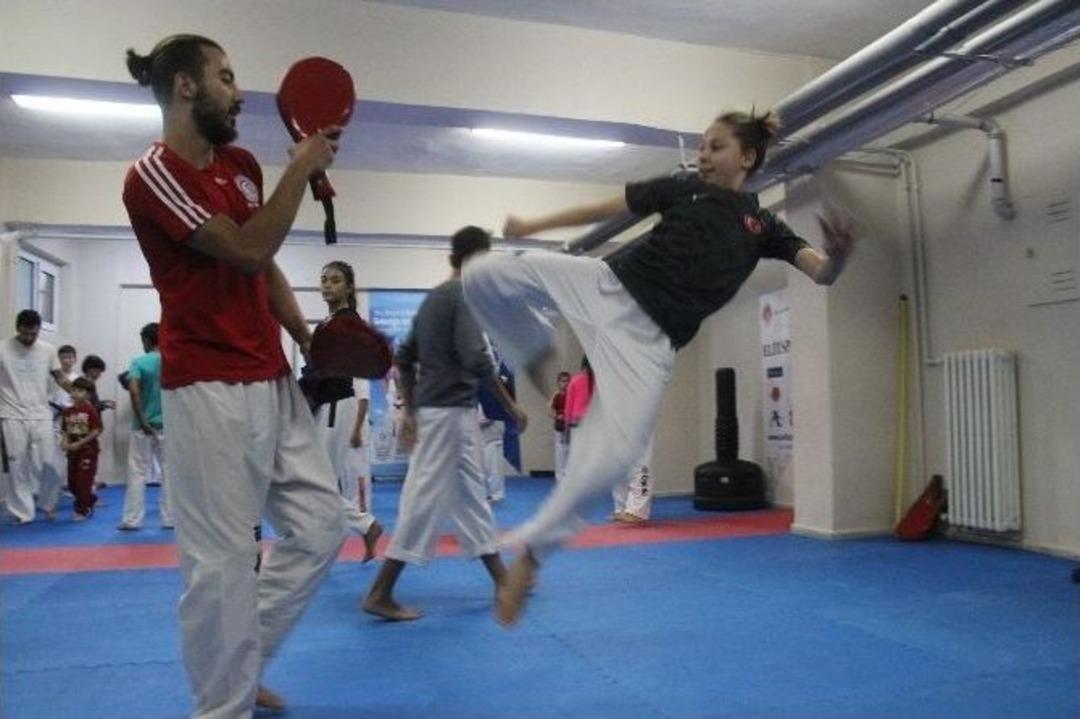 Bu Kızlar D&uuml;nyayı Titretiyor