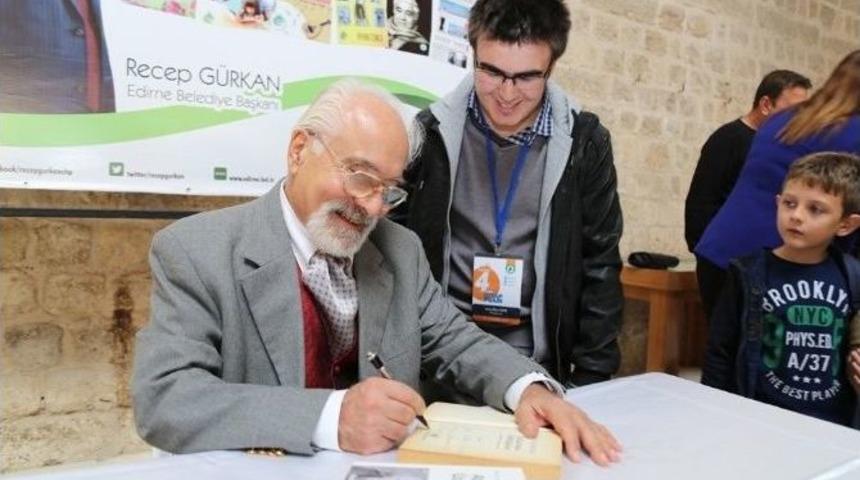 Har&ccedil;lığını Kitaba Yatırdı