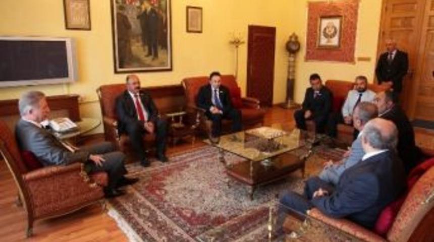 Muhtarlar Derneğinden, Vali G&uuml;l&rsquo;e Ziyaret