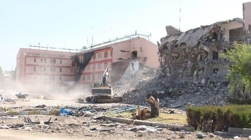 Elazığ Emniyet M&uuml;d&uuml;rl&uuml;ğ&uuml; Binasının Yıkım &Ccedil;alışmaları Başladı