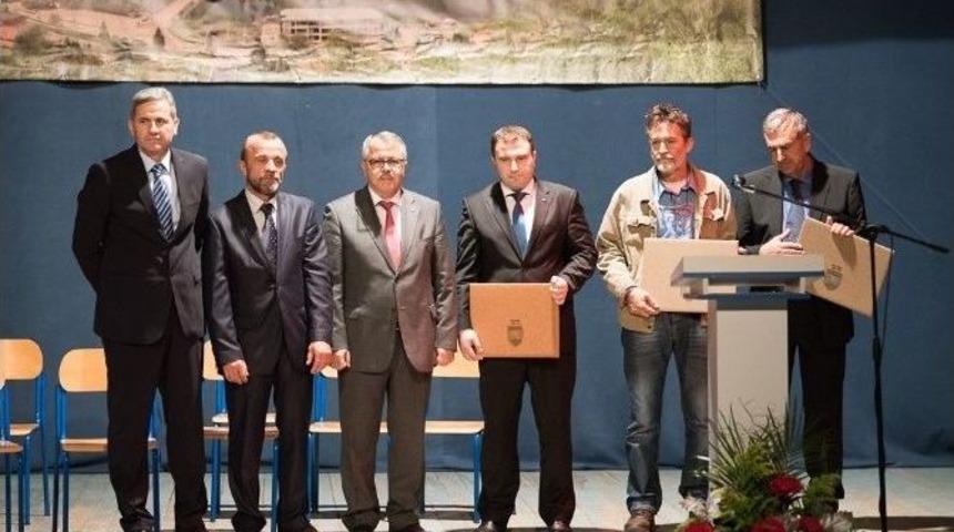 Bosna Hersek&rsquo;te Tika&rsquo;ya Kamu Hizmet &Ouml;d&uuml;l&uuml;