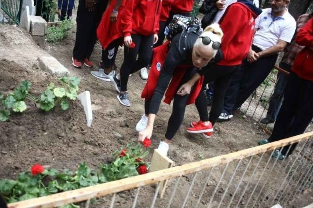 G&uuml;zellik Krali&ccedil;esi&rsquo;nden Hocasına Son G&ouml;rev