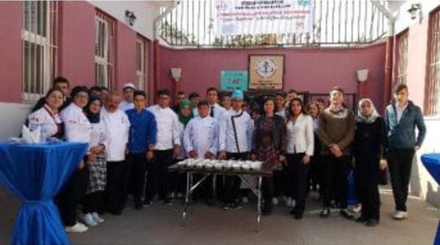 15 Temmuz Demokrasi Şehitleri İ&ccedil;in Aşure Dağıttılar