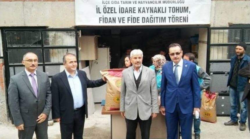 Tavşanlı&rsquo;da &Ccedil;ift&ccedil;ilere Macar Fiği Tohumu Dağıtıldı