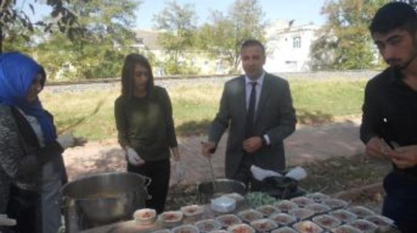 Tegv G&ouml;lbaşı Şubesi Aşure Dağıtımında Bulundu