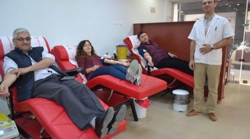 13 &Uuml;nite Kan Bağışladı, Bronz Madalya Aldı