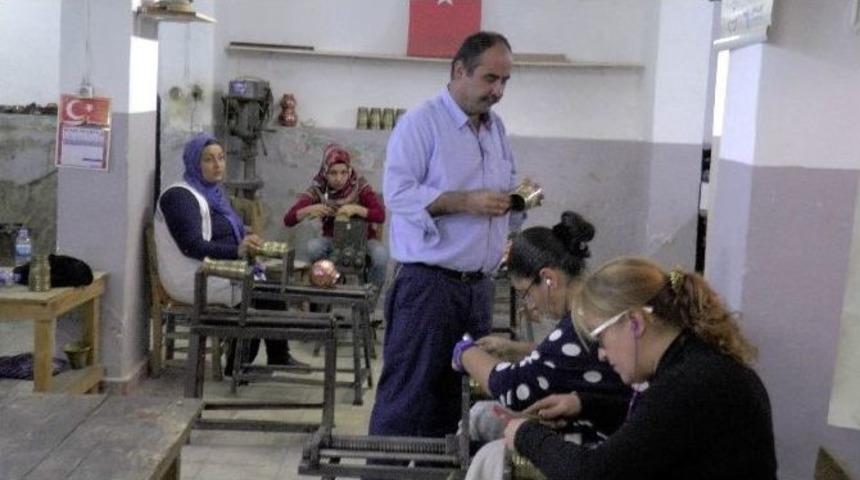 Bakırcılık Ve Sedef&ccedil;ilik Kursiyerlerine M&uuml;jde
