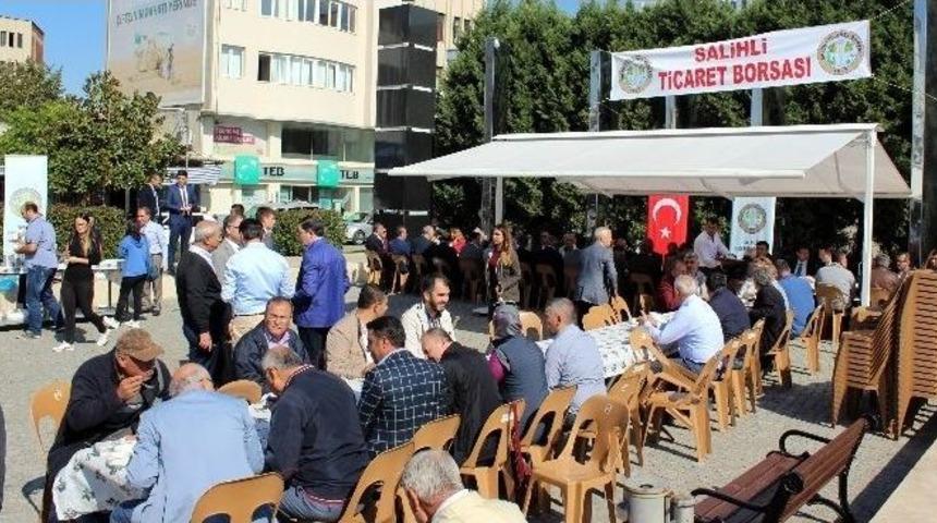 Salihli Ticaret Borsası&rsquo;ndan Geleneksel Aşure İkramı