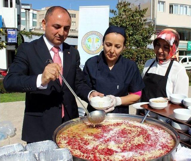 Salihli Ticaret Borsası’ndan Geleneksel Aşure İkramı