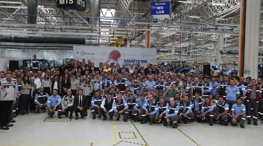 B&uuml;y&uuml;kşehir Basket Takımı İle T&uuml;rk Trakt&ouml;r Sponsorluk Anlaşması İmzaladı