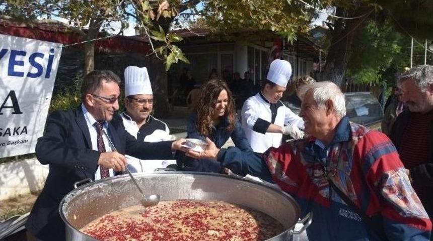 Edremit Belediyesi&rsquo;nden Aşure Hayrı