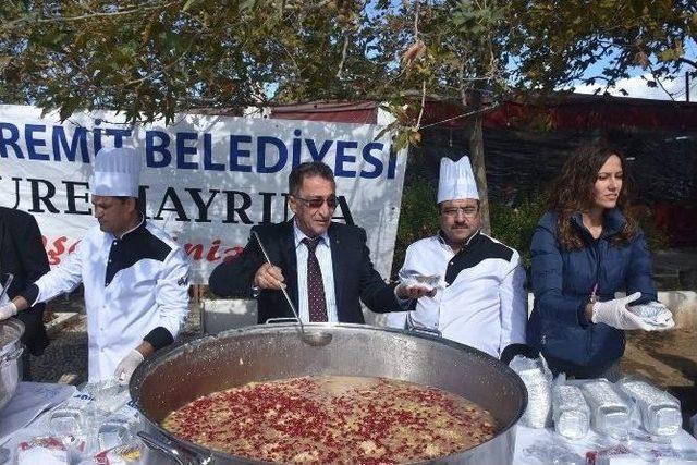 Edremit Belediyesi&rsquo;nden Aşure Hayrı 1