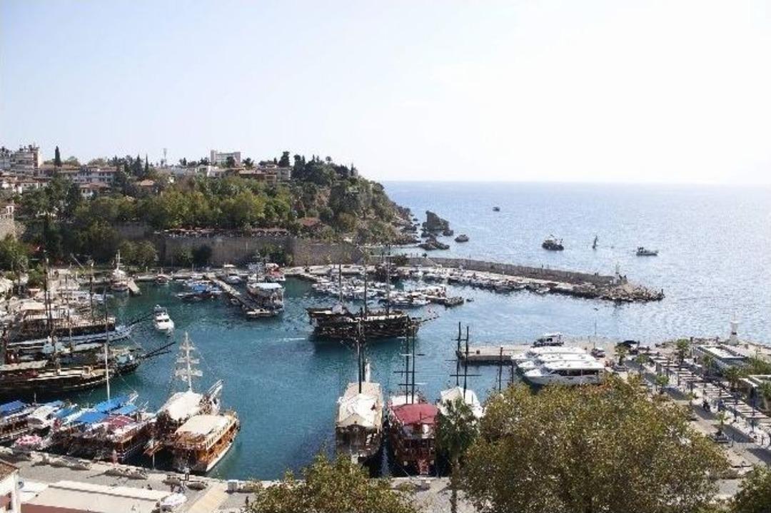 2 Kişiye Mezar Olan Tur Teknesi &Ccedil;ıkarılıyor