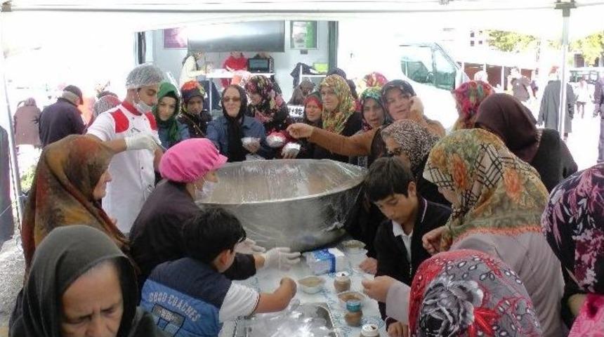 5 Bin Kişiye Aşure İkramı