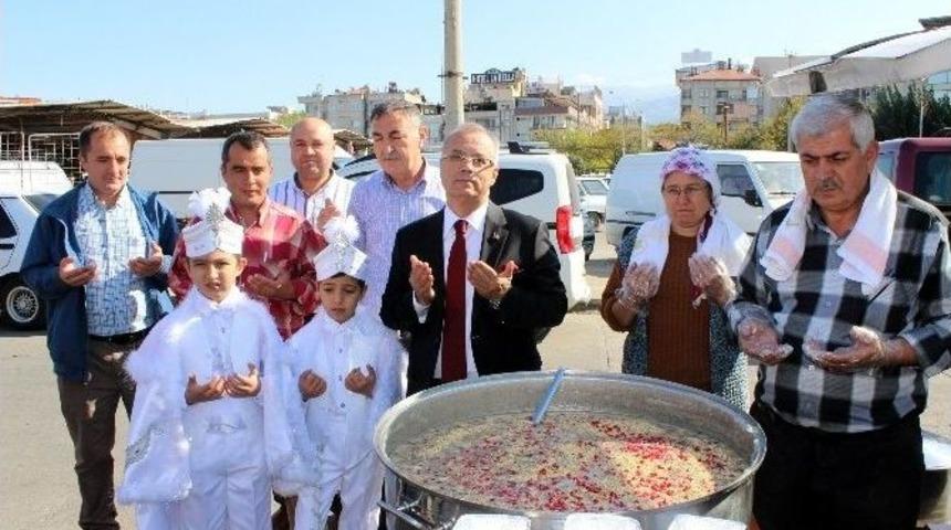 Bedesten &Ccedil;arşı Esnafından Aşure Hayrı