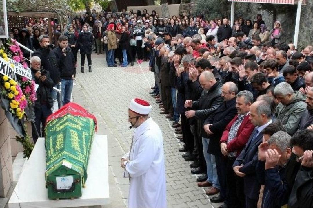 16 Yaşındaki A&ccedil;elya, G&ouml;zyaşlarıyla Son Yolculuğuna Uğurlandı