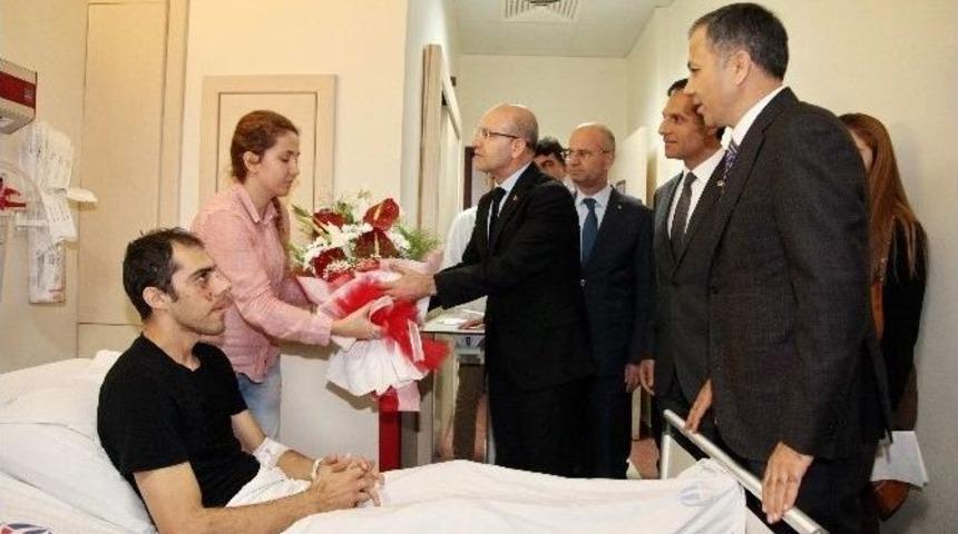 Başbakan Yardımcısı Şimşek&rsquo;ten Yaralı Polislere Ziyaret