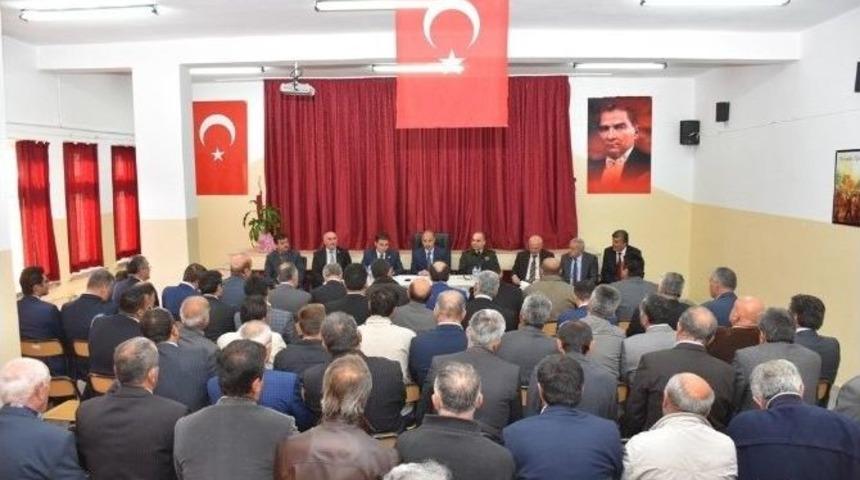Vali Aktaş Ovacık&rsquo;ta Muhtarlarla Bir Araya Geldi