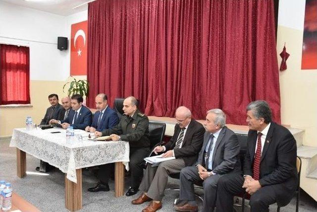 Vali Aktaş Ovacık&rsquo;ta Muhtarlarla Bir Araya Geldi 1