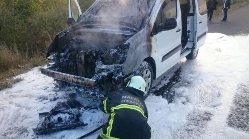 Malatya&rsquo;da Seyir Halindeki Ara&ccedil; Alev Aldı