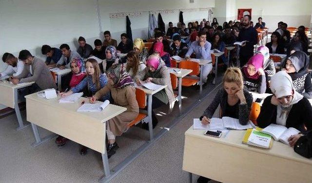 Yerköy Adalet Meslek Yüksekokulu, Adliyelere Ve Sosyal Güvenlik Kurumlarına Ara Elaman Yetiştiriyor