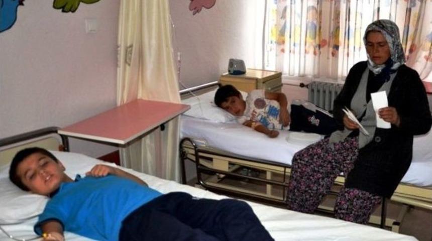 20 &Ouml;ğrenci Gıda Zehirlenmesi Ş&uuml;phesiyle Hastanelik Oldu