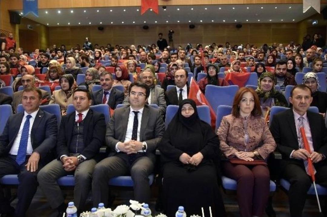 Demokrasi Kahramanları G&uuml;m&uuml;şhane&rsquo;de