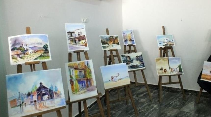 İngiliz Ressam Okul Yararına Sergi A&ccedil;tı