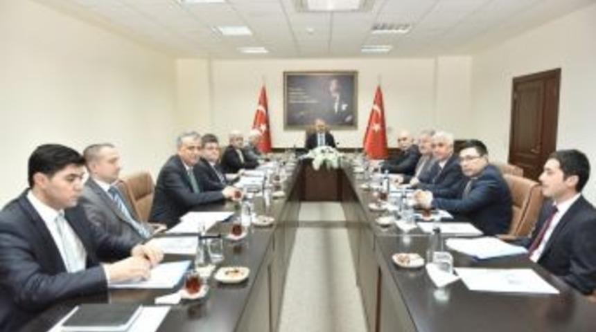 Vali &Ccedil;akacak, Kaymakamlarla Değerlendirme Toplantısı Yaptı