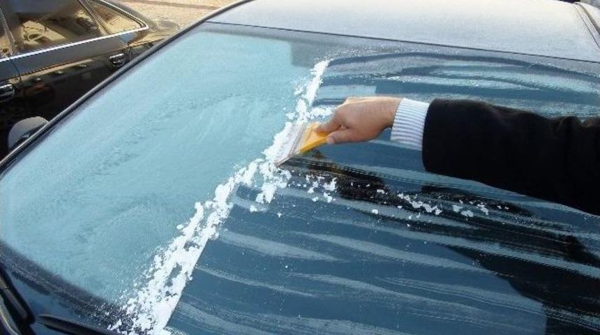 Yozgat&rsquo;ta Ara&ccedil;ların Camları Buz Tuttu