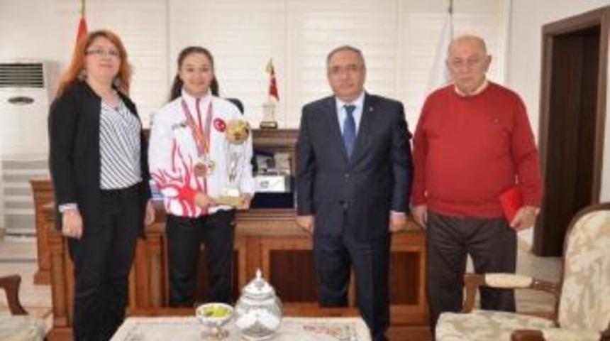Vali Ahmet Hamdi Nayir: Sporda Başarı S&uuml;rd&uuml;r&uuml;lebilir Olmalı