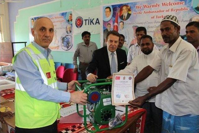 Tika’dan Sri Lankalı Balıkçılara Ve Çiftçilere Ekipman Desteği