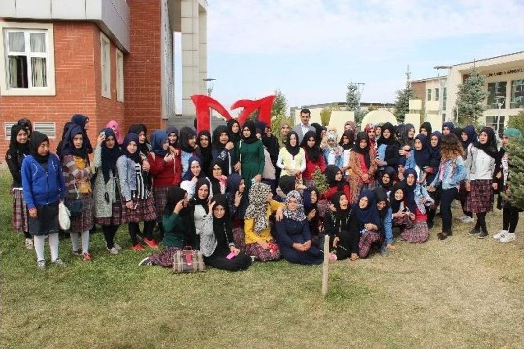 Eğitime Kazandırılan Kız &Ccedil;ocukları &Uuml;niversite İle Tanıştı