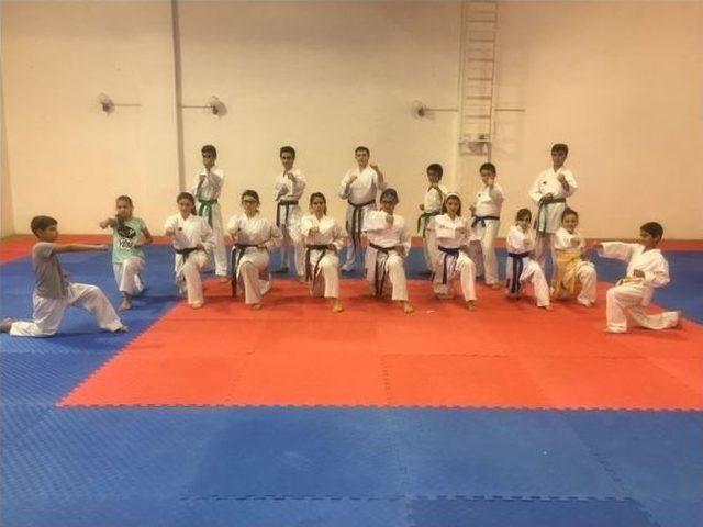 Karate Branşı Eğitim &Ccedil;alışmaları Devam Ediyor 1