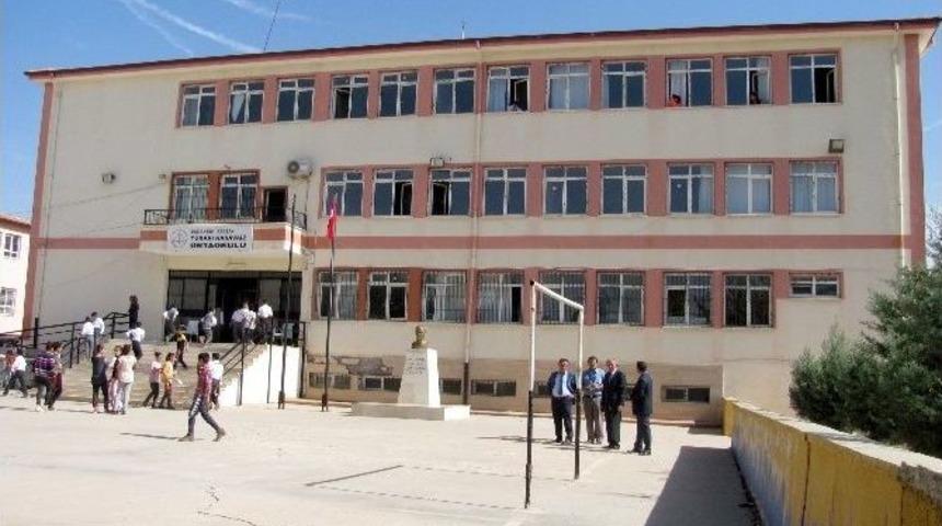 &Ccedil;&ouml;kme Tehdidi Altındaki Okulda Eğitim Devam Ediyor