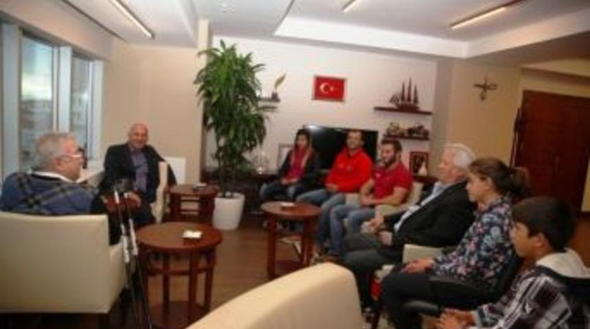 Dragos Yelken Kul&uuml;b&uuml;&rsquo;nden Başkan Altınok &Ouml;z&rsquo;e Ziyaret