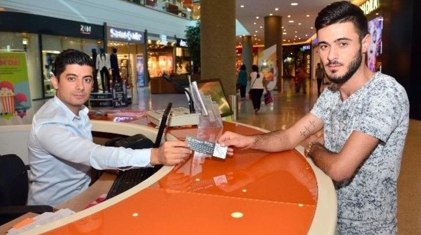 Sinemaseverlere Hediye Bilet Kampanyası