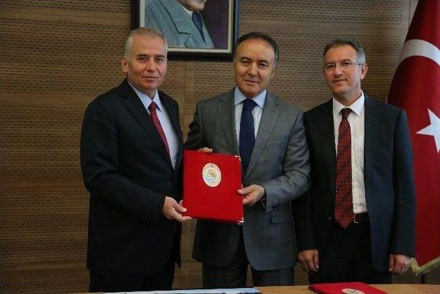 Denizli B&uuml;y&uuml;kşehir İle Valilik Arasında Sağlık Yatırımı Protokol&uuml; İmzalandı 1