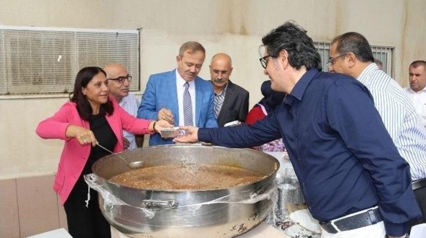 Akdeniz’de Aşure Kazanları Barış İçin Kaynadı