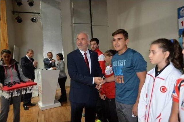 Yılın En Başarılı Sporcularına &Ouml;d&uuml;l 1