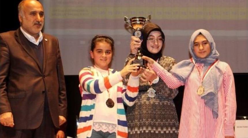 Bilgi Ve Bilgeliklerini Yarıştırdılar