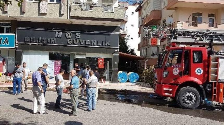 Manavgat&rsquo;ta İş Yeri Yangını