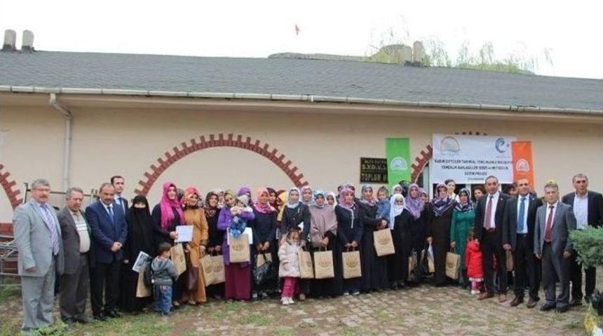 Oltulu Gen&ccedil; Bayan &Ccedil;ift&ccedil;iler Belgelerini Aldılar
