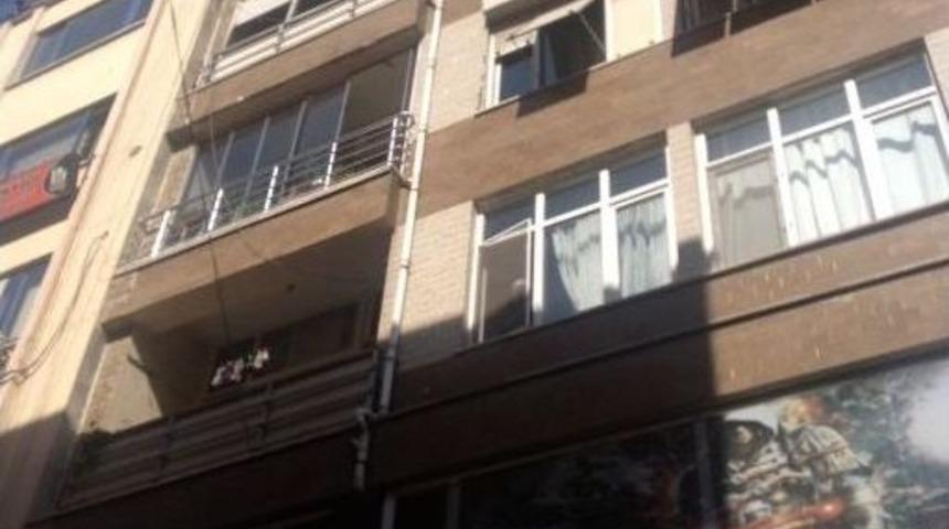 Kocaeli&rsquo;de &Ccedil;atı Onarımı Yapan İş&ccedil;i 6. Kattan Aşağı D&uuml;şt&uuml;