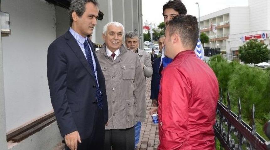 Rekt&ouml;r &Ouml;zer, Alaplı Meslek Y&uuml;ksekokulu&rsquo;nu Ziyaret Etti